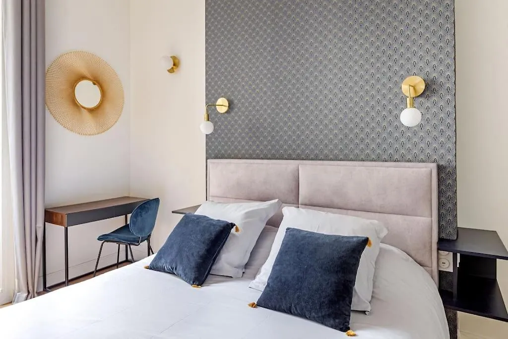 Newly Renovated Apt Near La Madeleine Paris