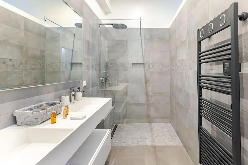 Newly Renovated Apt Near La Madeleine Paris 0*,  France
