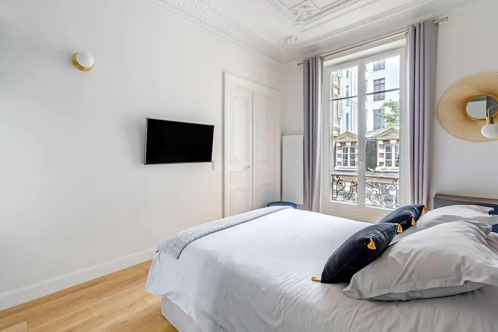 Apartment Newly Renovated Apt Near La Madeleine Paris