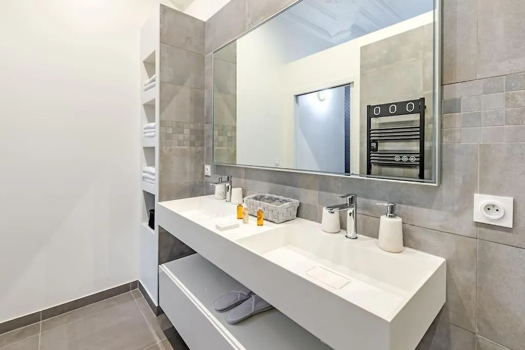 Newly Renovated Apt Near La Madeleine Paris Apartment