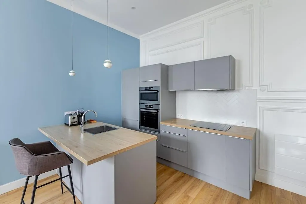 Newly Renovated Apt Near La Madeleine Paris