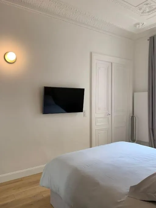 Newly Renovated Apt Near La Madeleine Paris 0*,  France