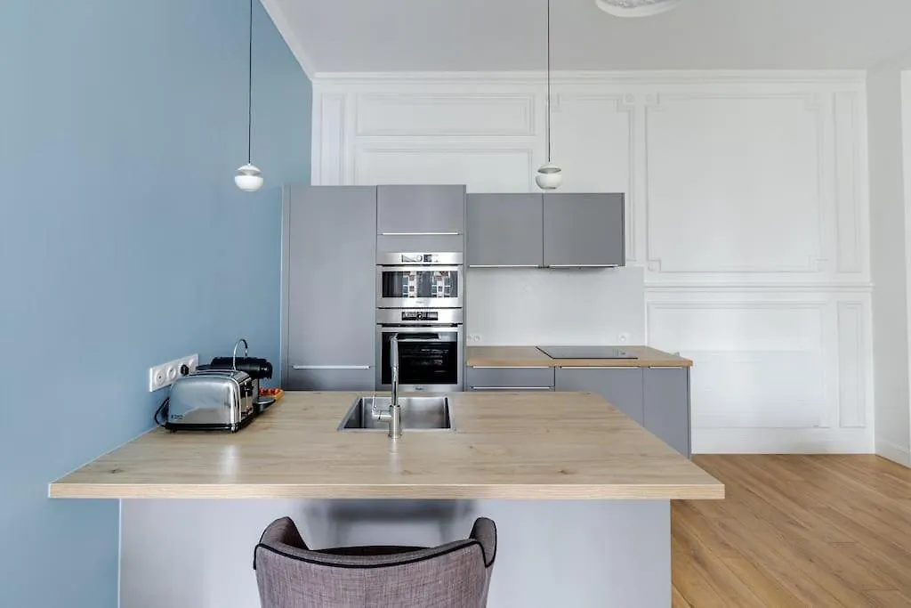 Newly Renovated Apt Near La Madeleine Paris France