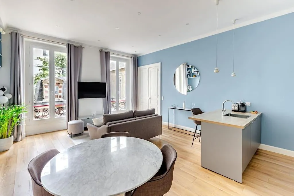 Newly Renovated Apt Near La Madeleine location
